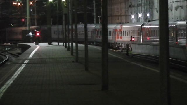 Электровоз ЧС7-261 со скорым поездом № 109В Москва - Анапа