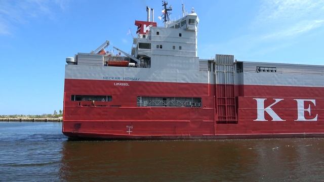 Samochodowiec "NECKAR HIGHWAY" w gdańskim porcie.4K. смотреть онлайн
