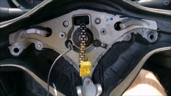 VW Lupo - How to remove the steering wheel and airbag