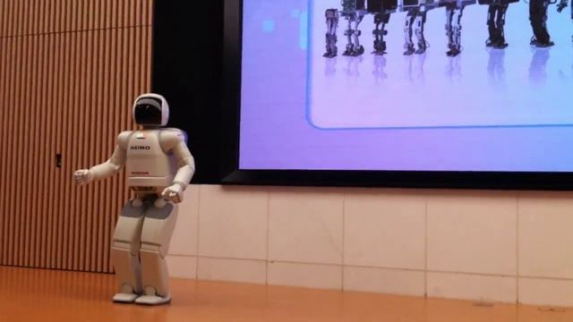 ASIMO ROBOT Live Demo Honda Showroom Tokyo Japan (stage show) смотреть онлайн