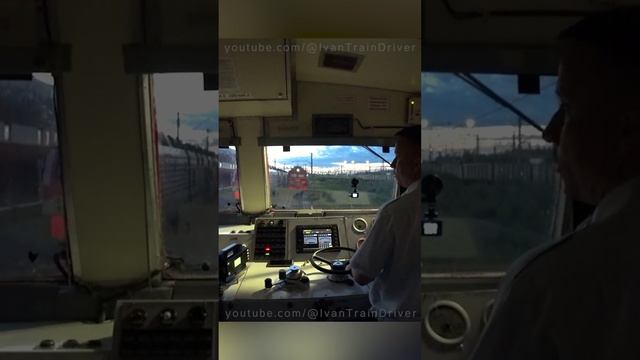Заезжаем в депо на электровозе ЭП1 смотреть онлайн