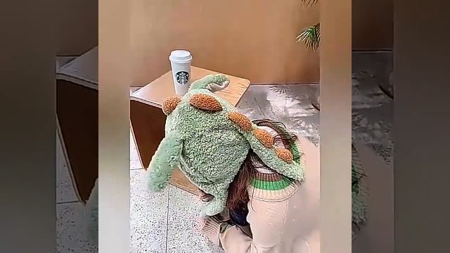 забавная шапка с маленьким динозавром садовод Москва смотреть онлайн