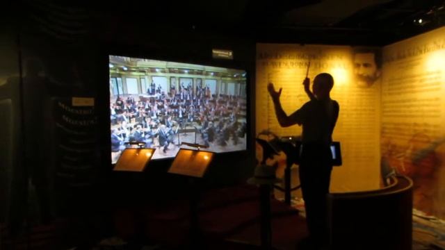 Conducting J. Strauss Sr.'s Radetzky March at the Haus der Musik смотреть онлайн