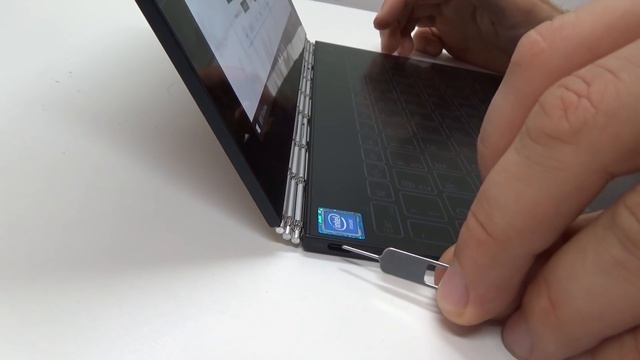 Lenovo Yoga Book Windows - очень интересный и необычный ноутбук