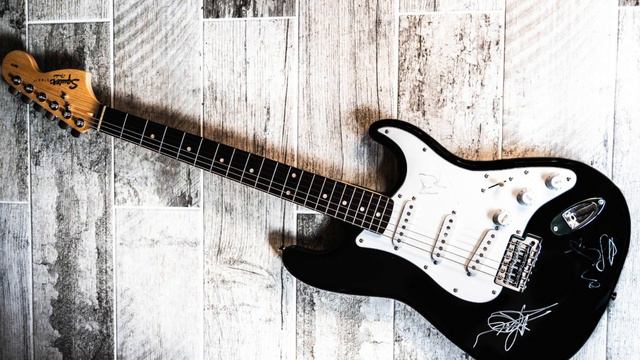 Music Support Taking Action on Addiction auction: Depeche Mode signed Fender Guitar смотреть онлайн
