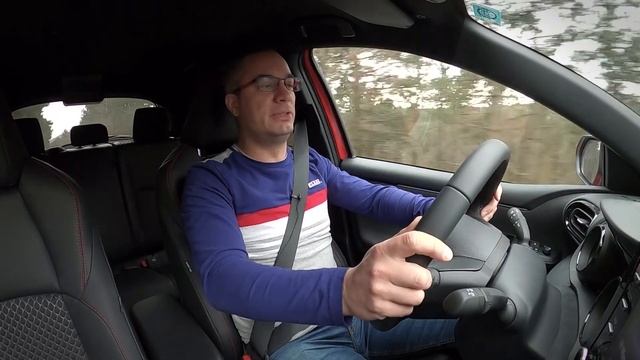 2021 toyota yaris 1.5 VVT-i e-CVT hybrid premiere - test смотреть онлайн