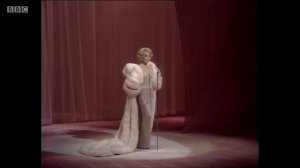 Marlene Dietrich : Lost Show - The Laziest Gal In Town in (Live At New London Theatre). [HD]