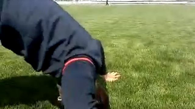 прикол2(школа брейк данса) от CBT.MP4 смотреть онлайн