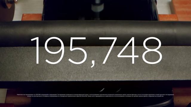 razr 5G: 200 000 складываний и два дисплея, работающих в паре. Как это стало возможно? смотреть онлайн