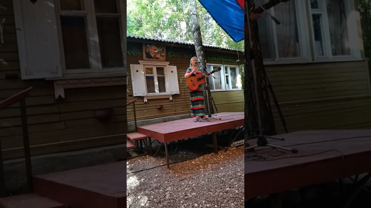 Галина Хомчик "Грузинская песня", "Дежурный по апрелю", "Настоящих людей так немного"06.08.2022 смотреть онлайн