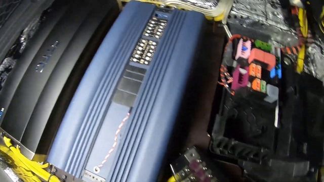 Mercedes-Benz С-Класс, полная замена штатной акустики на компоненты класса Hi-End. смотреть онлайн