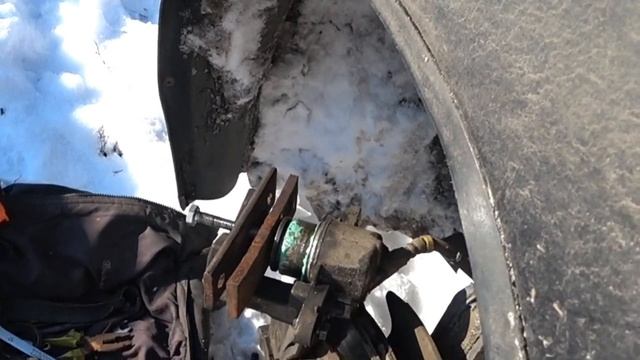 Греется и туго  крутится колесо. Ремонт суппорта на ВАЗ 2110