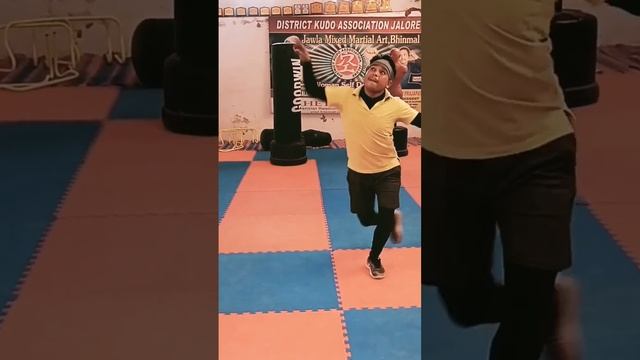 nunchaku training #nunchaku #training #weapons #ytshorts #martialarts #yoga смотреть онлайн