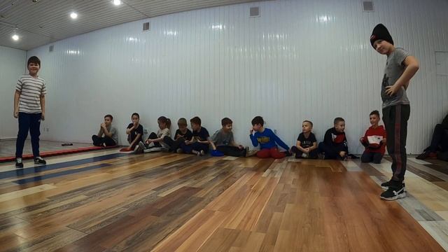 Внутренние батлы. Продвинутая группа. Отборочные 2 часть смотреть онлайн