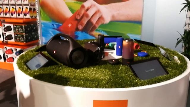 JBL Boombox смотреть онлайн
