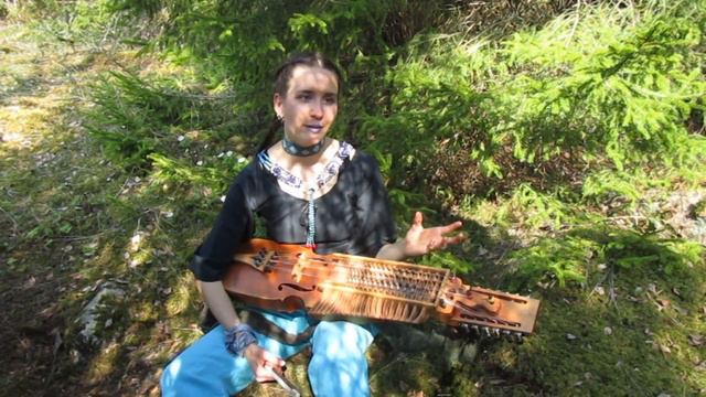 Playing blue notes on Nyckelharpa (micro-intervals) - Scandi Folk Nerd #25 смотреть онлайн