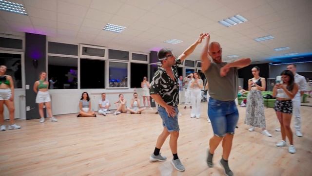 Rolerotation Bachata Dance - Felipe y Tiago and Fiorella and Linda - Dance Demo changing couples! смотреть онлайн