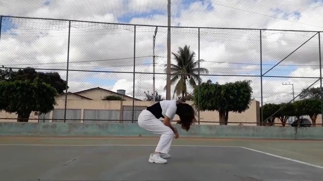 EVERGLOW (에버글로우) - FIRST DANCE COVER смотреть онлайн