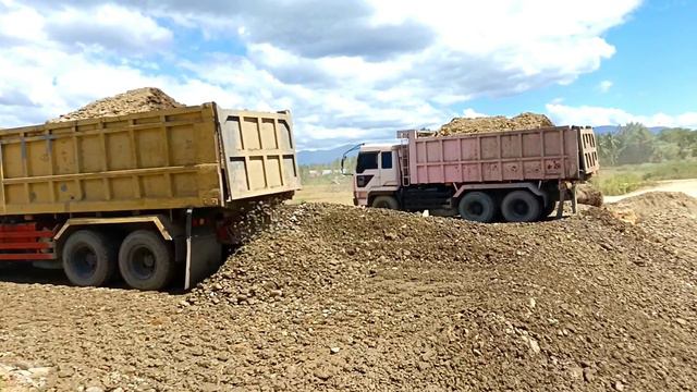 Bulldozers and Compactors Work From Morning Till Night смотреть онлайн