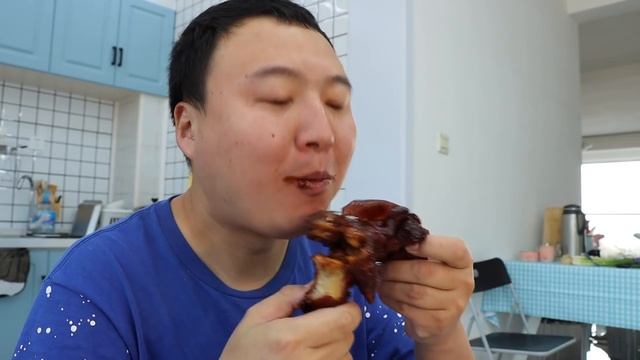 阿强秘制红烧猪蹄，软烂入味肥而不腻，满满胶原蛋白，越吃越香超解馋！【cram阿强】 смотреть онлайн