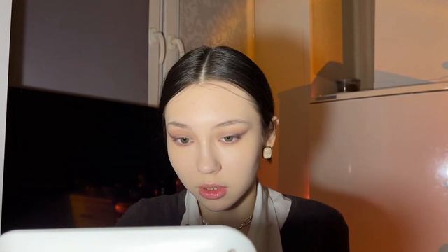 ☕️кофейный макияж от Хейли Бибер смотреть онлайн