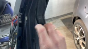 Як зняти скло задньої дверки Renault Scenic/Как снять стекло задней двери Рено Сценик
