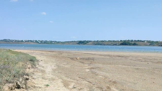 Большой Аджалыкский лиман, атмосфера жаркого лета, природа лимана, вокруг лимана через перешеек