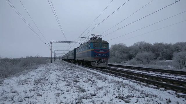 ЧС2-426 с поездом 064Л Одесса-Кривой Рог следует по перегону Саксагань-Роковатая смотреть онлайн