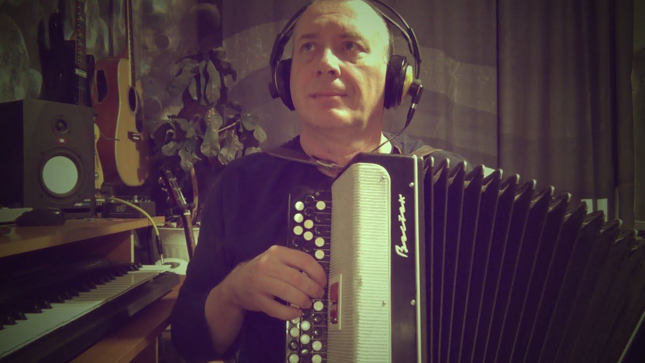 Запись баяна дома на конденсаторную пару (Cancion del Mariachi) смотреть онлайн