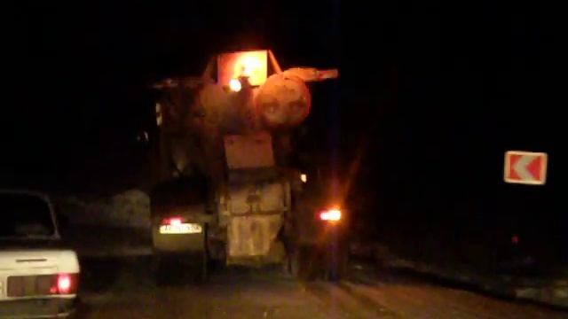 Зимняя трасса в Судак ночью.AVI смотреть онлайн