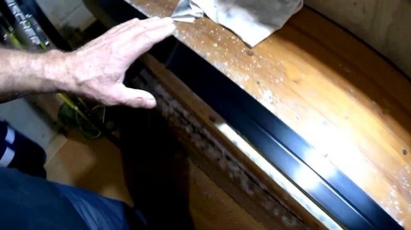 Как почистить лыжные щетки.