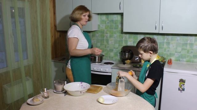 Домашняя лапша с курицей//Как приготовить домашнюю лапшу с курицей. смотреть онлайн