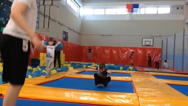 Батутный центр ВВЕРХ смотреть онлайн