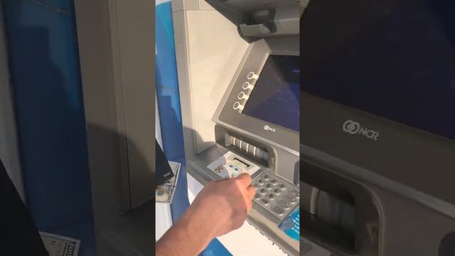 Меняем деньги в банкомате. Анталия, Лиман. Казахи в Турции смотреть онлайн