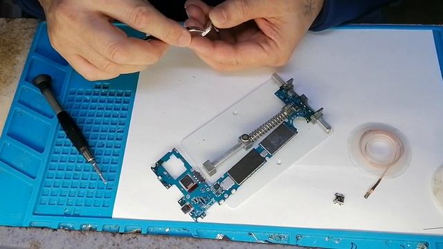 Samsung Galaxy J7 SM J710F Разборка Замена гнезда зарядки смотреть онлайн