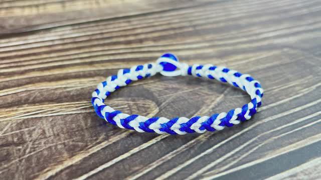 Идея изготовления плетеного браслета _ Плетеный браслет своими руками _ Как сделать браслет макраме смотреть онлайн
