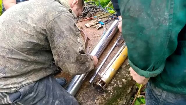 Замена помпы насоса на артезианской скважине смотреть онлайн