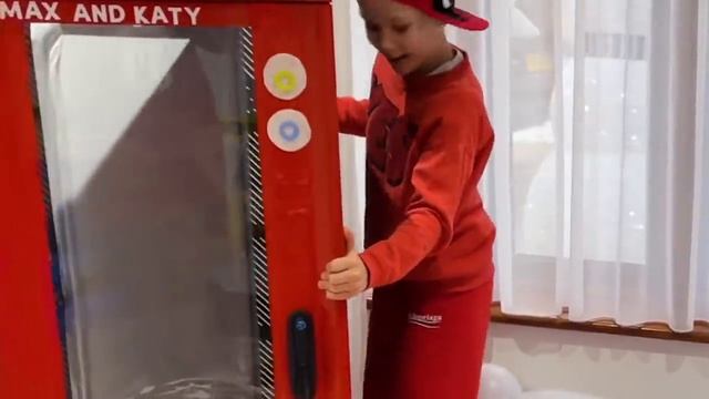 Катя и Макс построили себе дом по цветам с папой смотреть онлайн