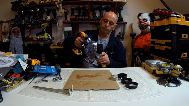 HERZO Universal cutting dust shroud on DEWALT DCG405/6 смотреть онлайн
