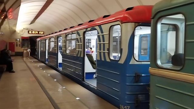 Метропоезд 81-717.5М/717.5/714.5/714.5М "Номерной" маршрутом №042 "Физтех - Зябликово" смотреть онлайн