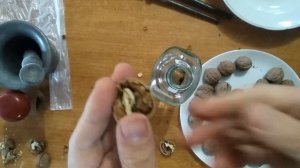 Как легко колоть очень твердые орехи