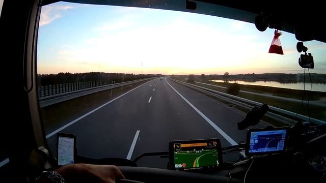 ХВАЛЕНЫЕ Polski ДОРОГИ И PORKINGI. НОВЫЙ СОВРЕМЕННЫЙ ПАРКИНГ В ПОЛЬШЕ НЕ ДАЛЕКО ОТ ГРАНИЦЫ УКРАИНЫ смотреть онлайн