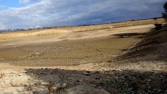 Металлопоиск за городом, рыбалка переросла в коп смотреть онлайн
