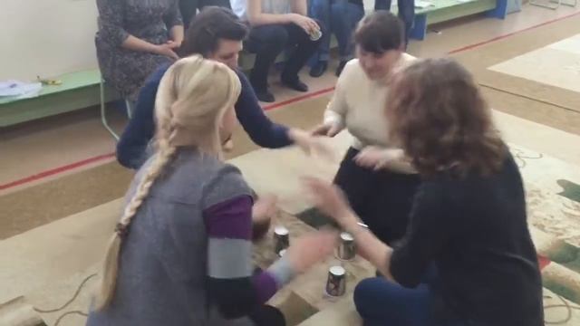 Игра со стаканчиками. Творческая работа. смотреть онлайн