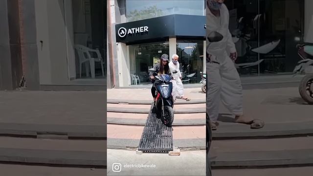 When you switch your petrol scooter with an electric one ? смотреть онлайн