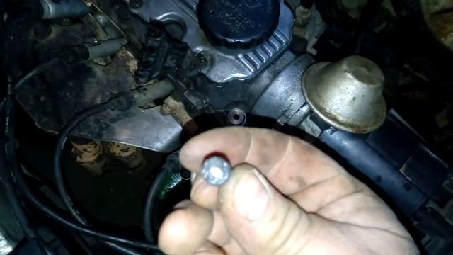 Опель кадет как выкрутить сорваный болт ГБЦ.Решаем проблему без снятия головки. смотреть онлайн