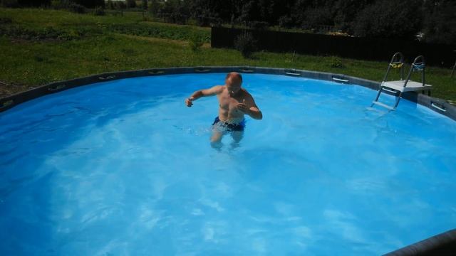 Тренировка в воде Удары ногами смотреть онлайн