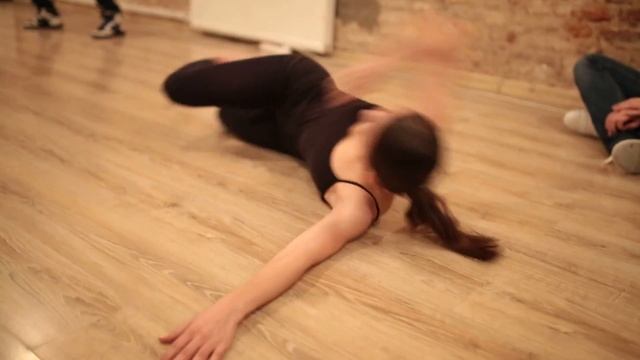 Театральный танец под живую музыку в Dance High School смотреть онлайн