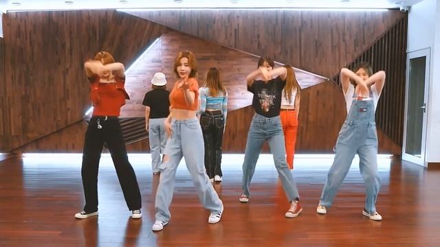 [Weki Meki - Tiki-Taka(99%)] dance practice mirrored смотреть онлайн