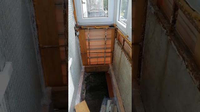 Начали утеплять маленький балкон. Делаем лаги пола. смотреть онлайн